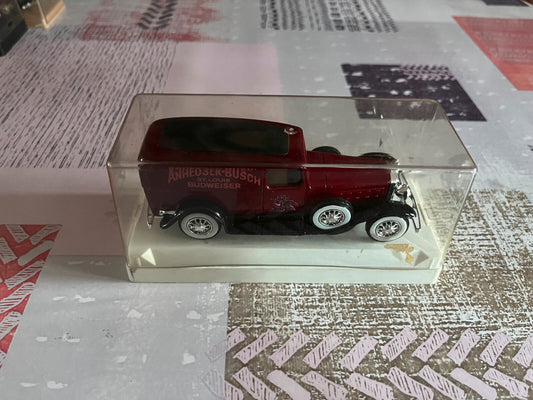 Voiture miniature Cadillac Budweiser Solido au 1/43