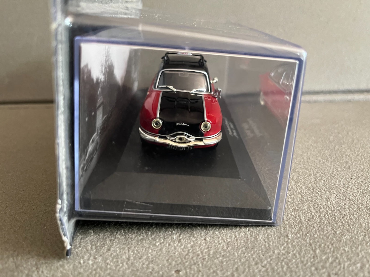 Voiture Miniature Panhard Dyna Z Taxi Paris 1953 au 1/43
