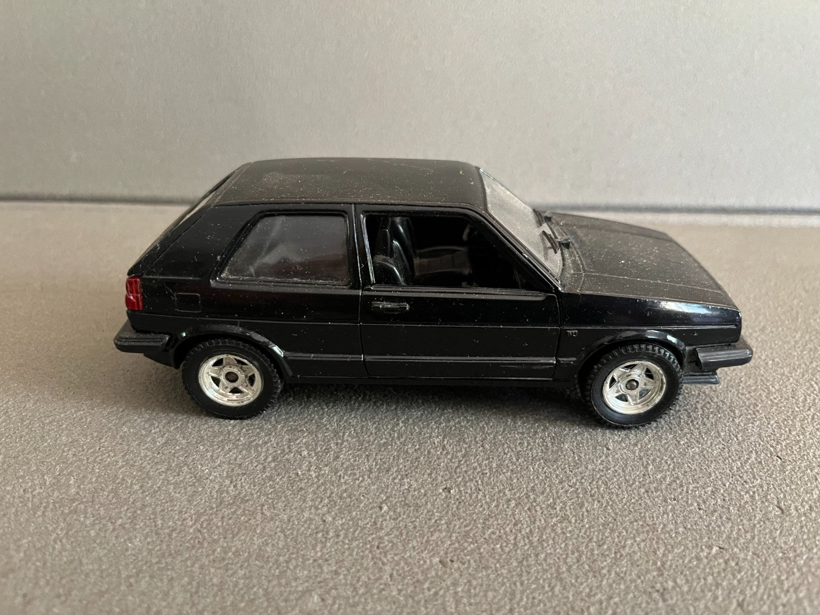 Ancienne Miniature Voiture Volkswagen Golf GL Polistil 1/25