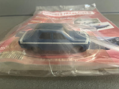 Voiture miniature Renault R12 Gordini Norev Hachette + Fascicule au 1/43