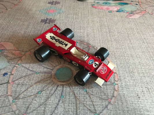 Voiture miniature Lotus Indianapolis Turbina Polistil Italy au 1/25 avec Défauts