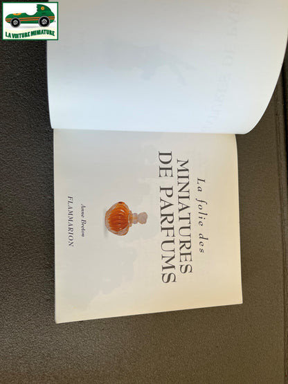 Livre La Folie des Miniatures de Parfums Flammarion