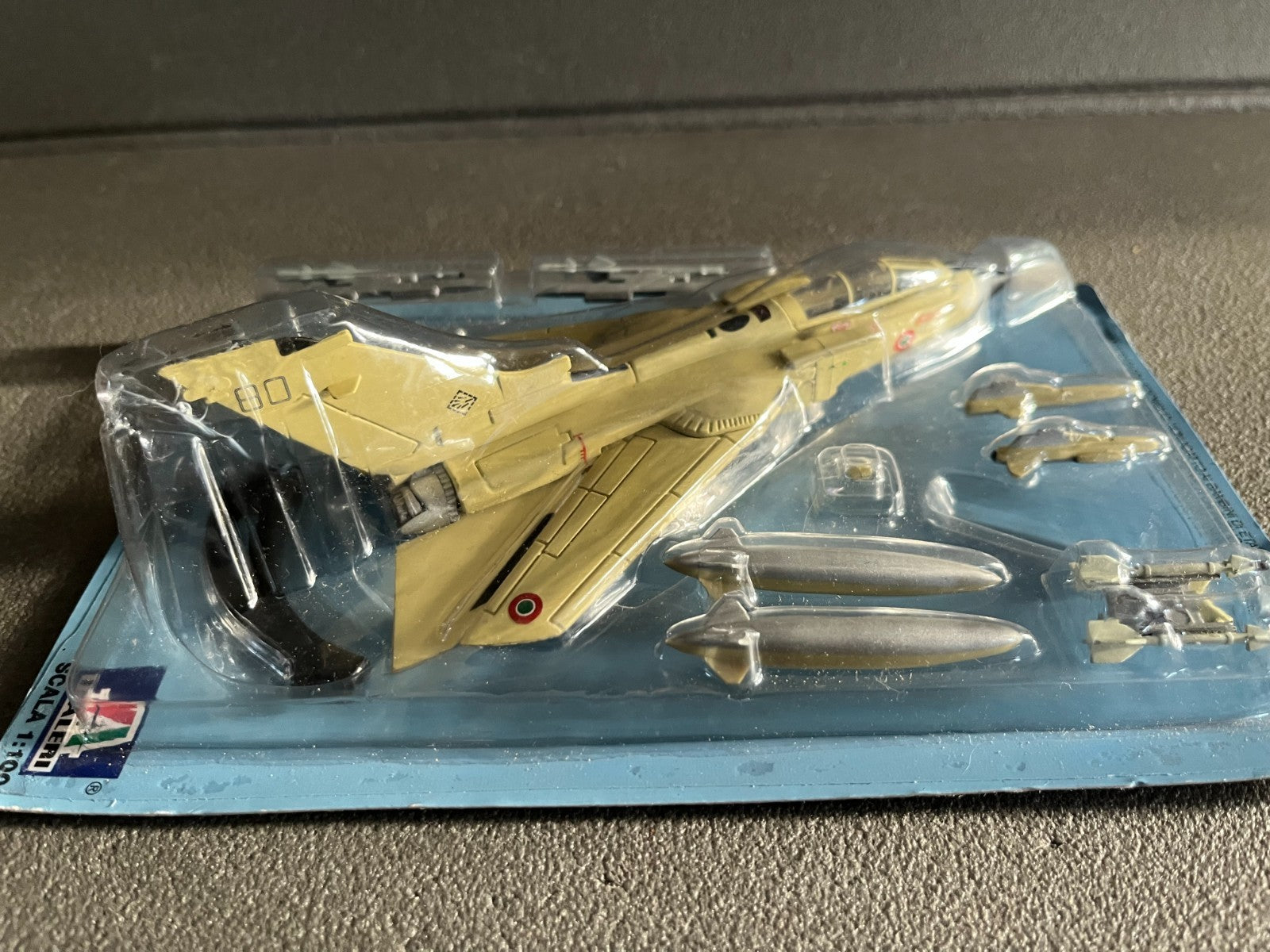 Avion miniature Militaire Tornado Fabbri Italeri 1/100