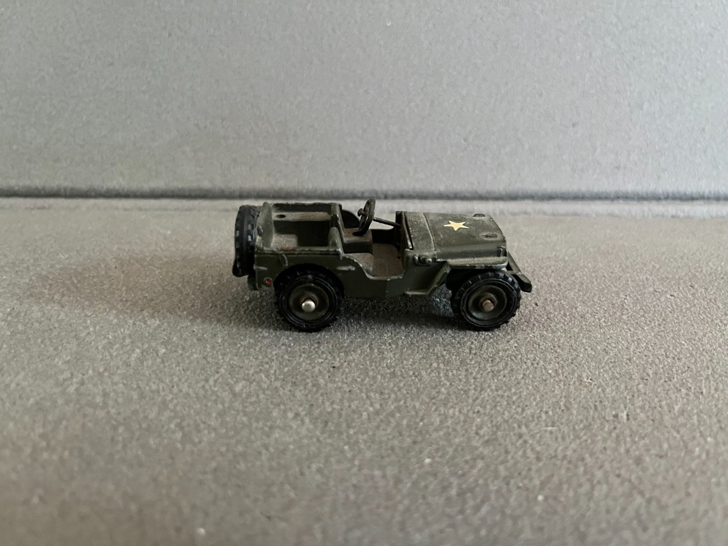 Ancienne Miniature Militaire Voiture Jeep Dinky Toys Meccano France Epave