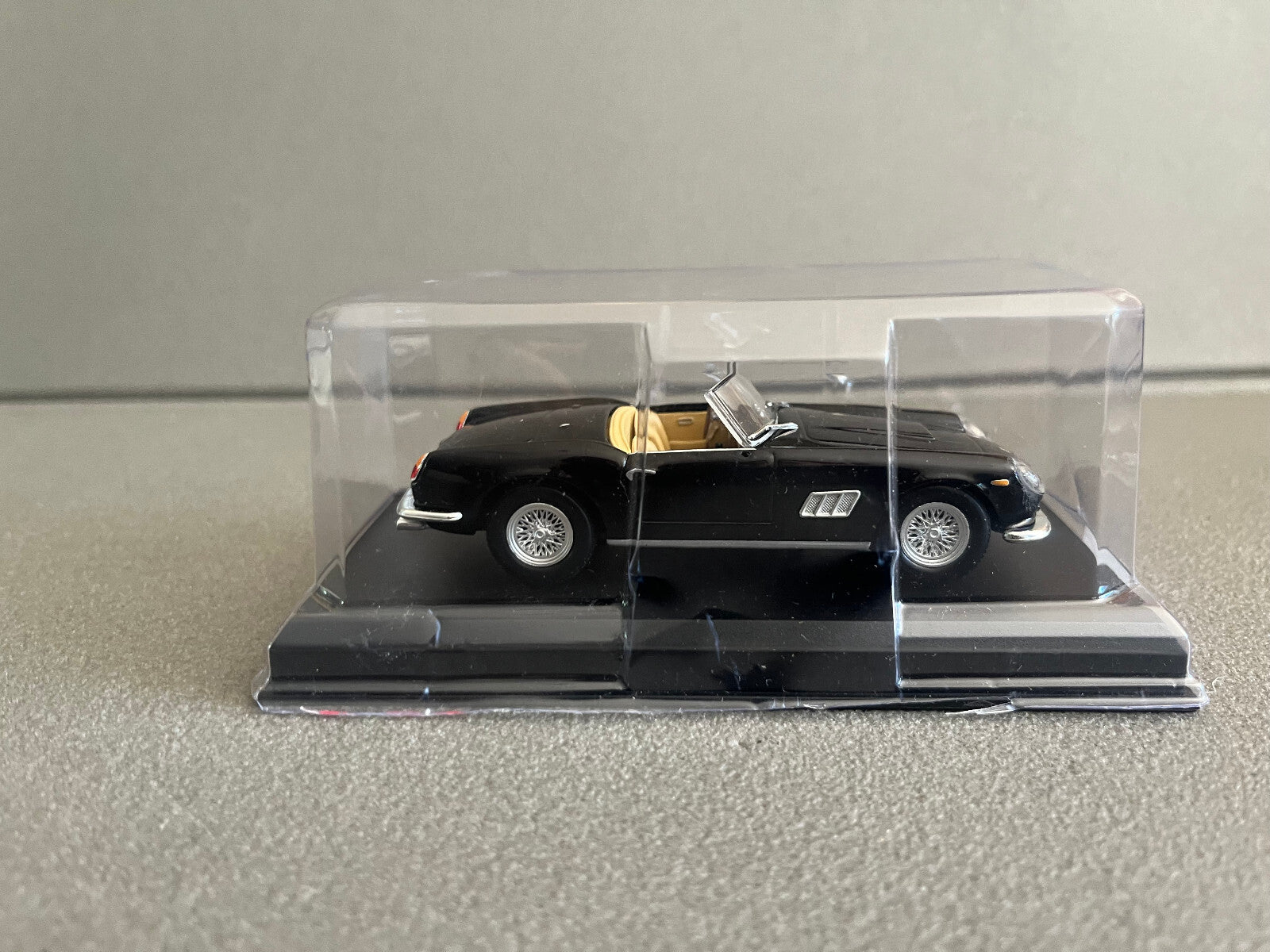 Voiture miniature Collection Ferrari 250 California Ixo Fabbri 1/43