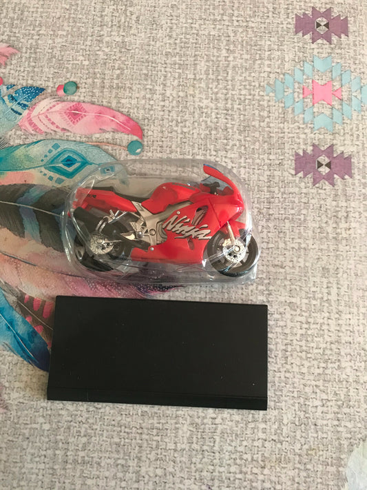 Moto miniature Kawasaki Ninja Motos à Collectionner Maisto Altaya 1/18