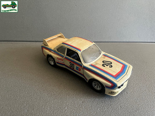 Ancienne Voiture Miniature BMW 3.0 CS Burago au 1/24 Epave