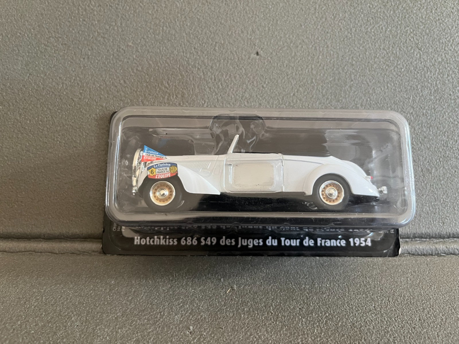 Voiture Miniature Hotchkiss 686 S49 Juges 1954 Norev Tour de France au 1/43