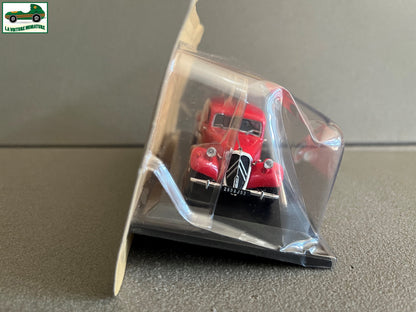 Voiture Miniature Citroen Traction 11 Familiale Pompiers d'Azé 1955 au 1/43