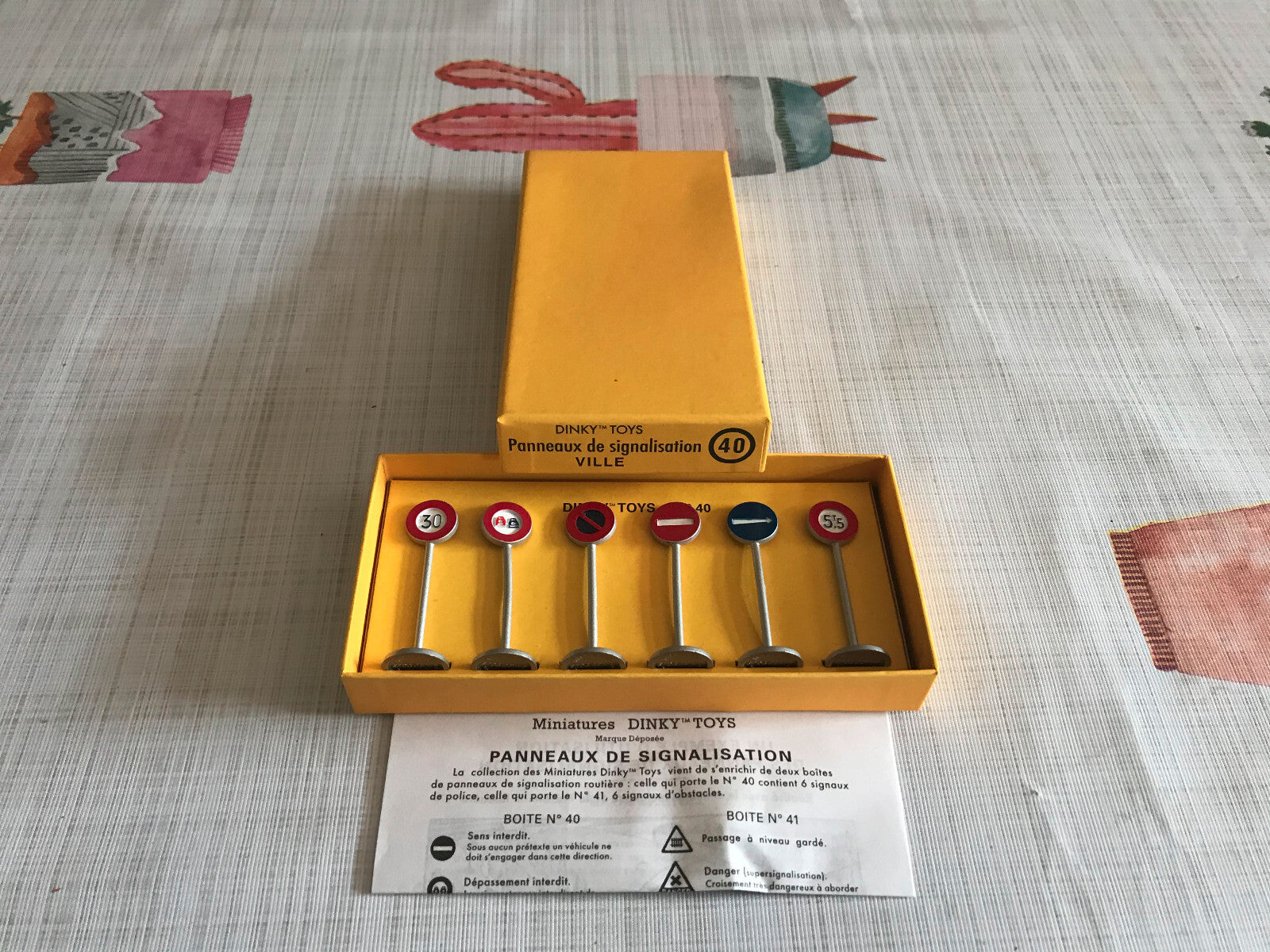 Voiture miniature Panneaux de Signalisation Routière 40 Dinky Toys Atlas 