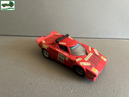 Ancienne Voiture Miniature Lancia Stratos Polistil au 1/25 Epave