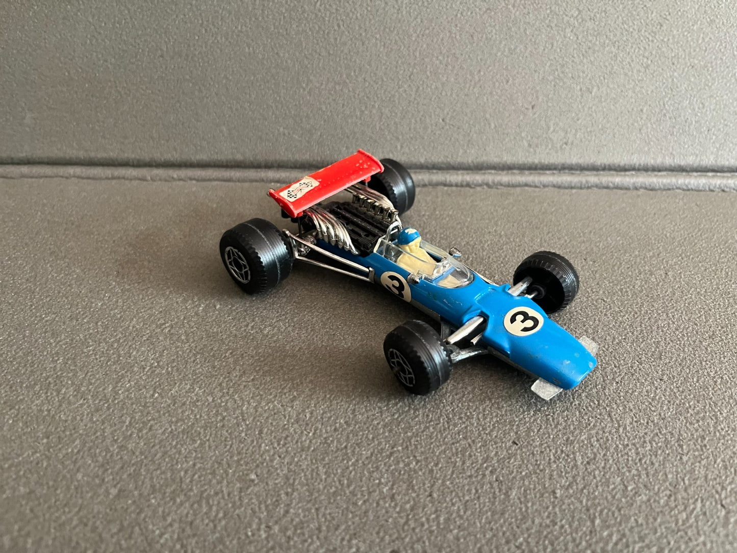 Jouet Ancien Voiture Miniature Matra F1 Politoys Italy au 1/32 Epave