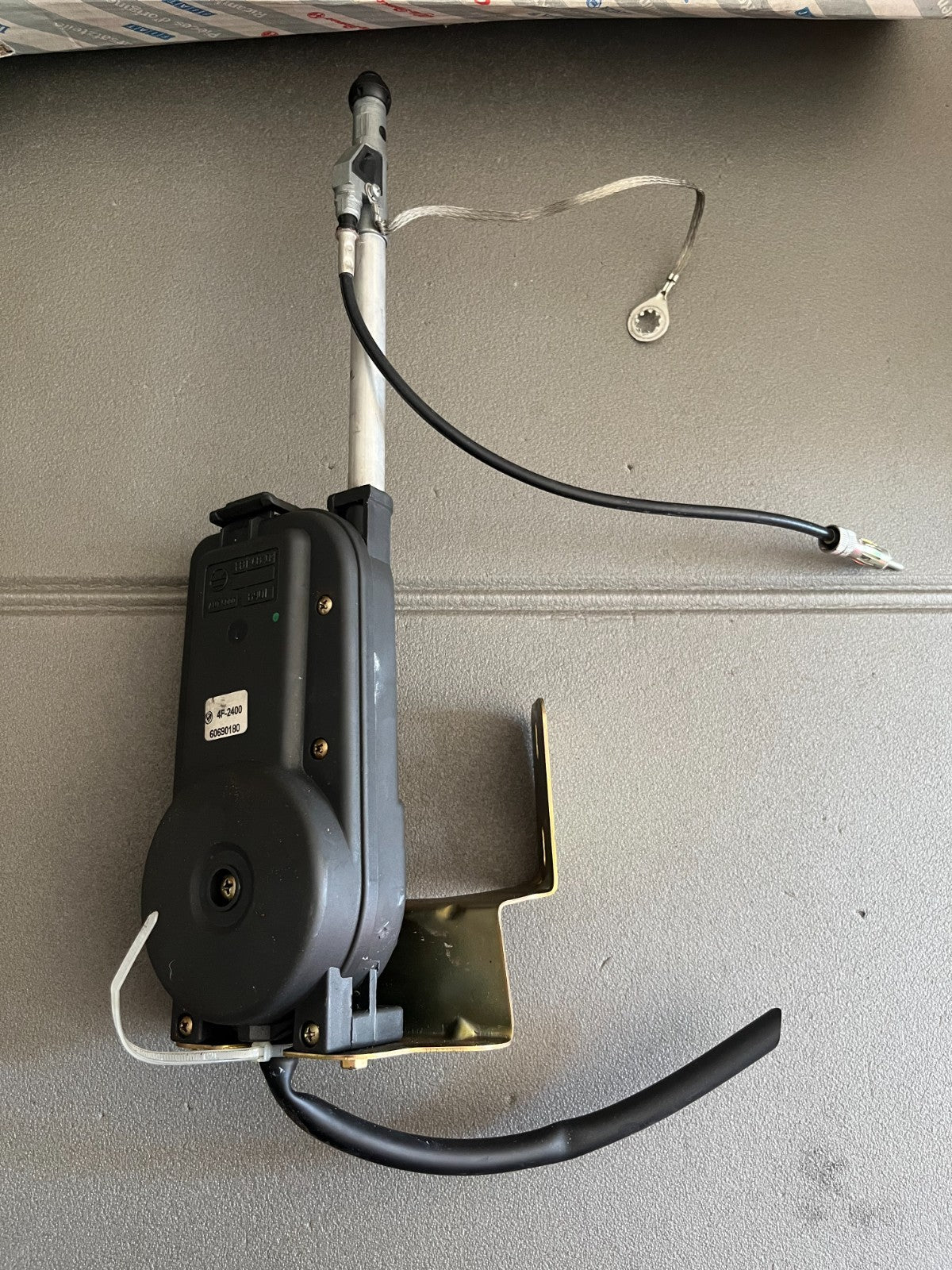 Pièce Voiture Antenne antenne radio électrique d'origine Alfa Romeo 60690180