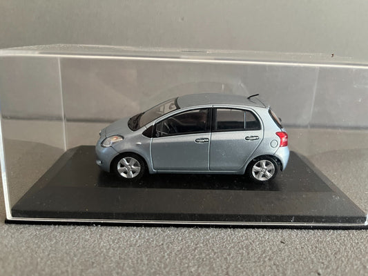 Voiture Miniature Toyota Yaris Minichamps au 1/43 Défauts