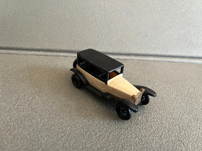 Voiture Miniature Ancien Plastique Lancia Lambda 5S Huilor France