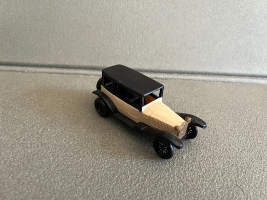 Voiture Miniature Ancien Plastique Lancia Lambda 5S Huilor France