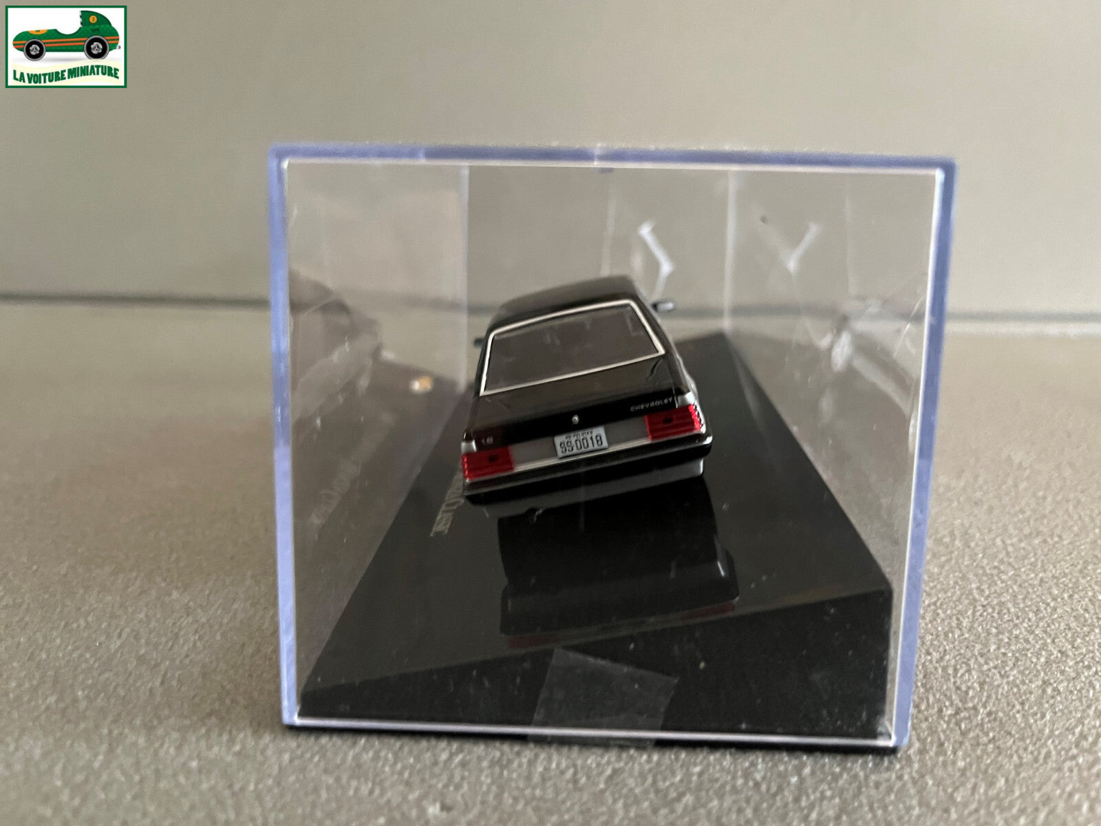 Voiture miniature Américaine Chevrolet Monza Classic 1986 au 1/43