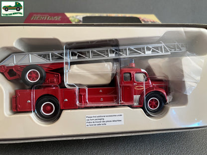Voiture Miniature Camion Pompiers Berliet GLR Grande Echelle Avignon Corgi 1/50