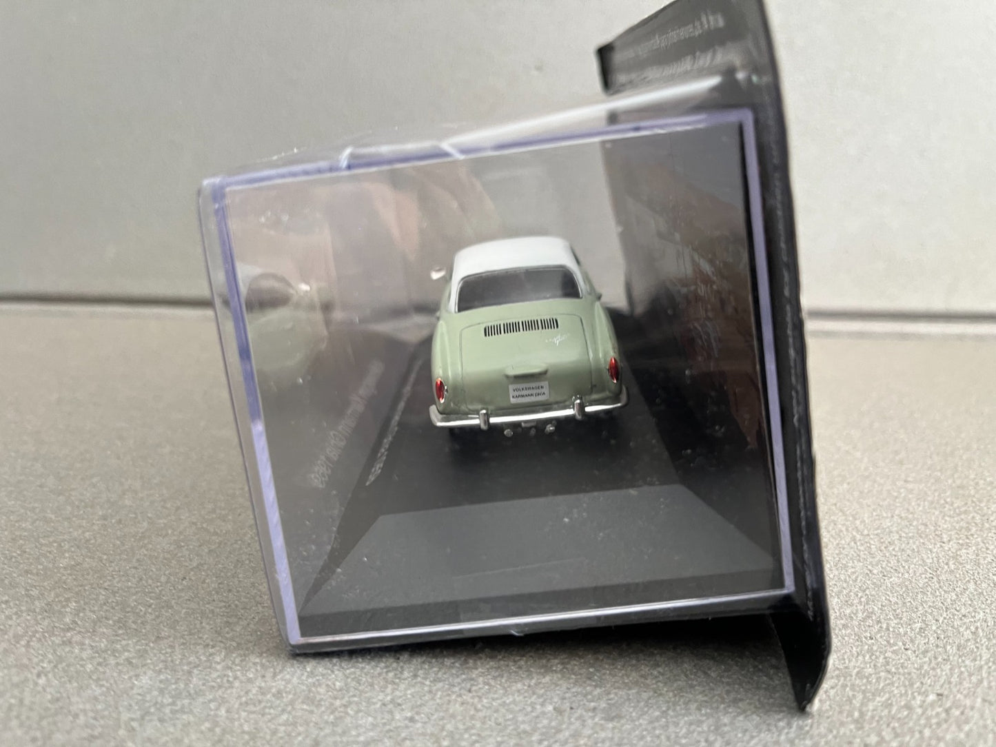 Voiture Miniature Volkswagen Karmann Ghia 1959 au 1/43