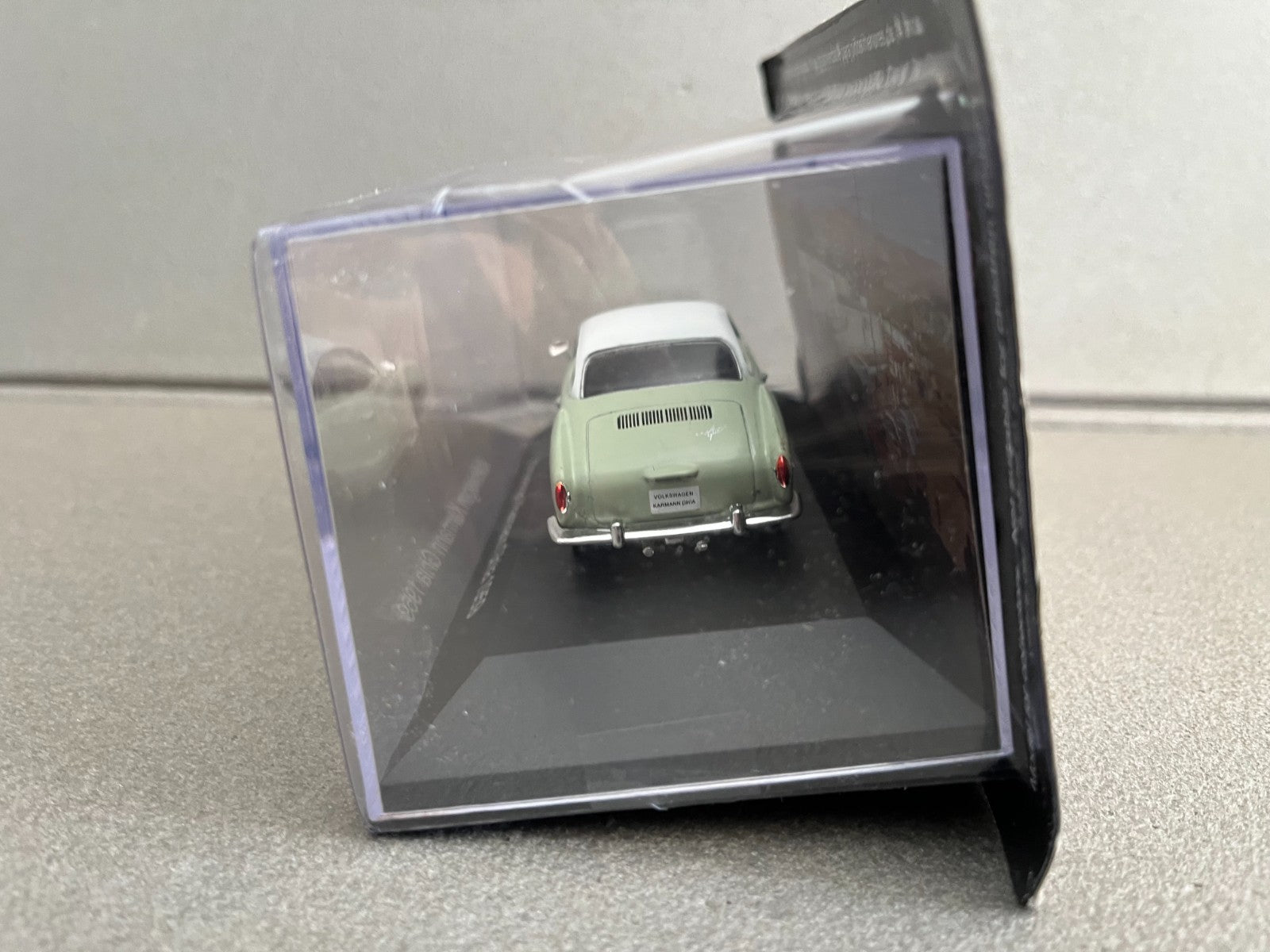Voiture Miniature Volkswagen Karmann Ghia 1959 au 1/43