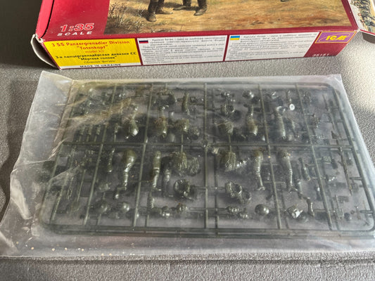 Maquette Militaire Figurine Soldat WWII Battle of Kursk 1943 ICM 35151 1/35