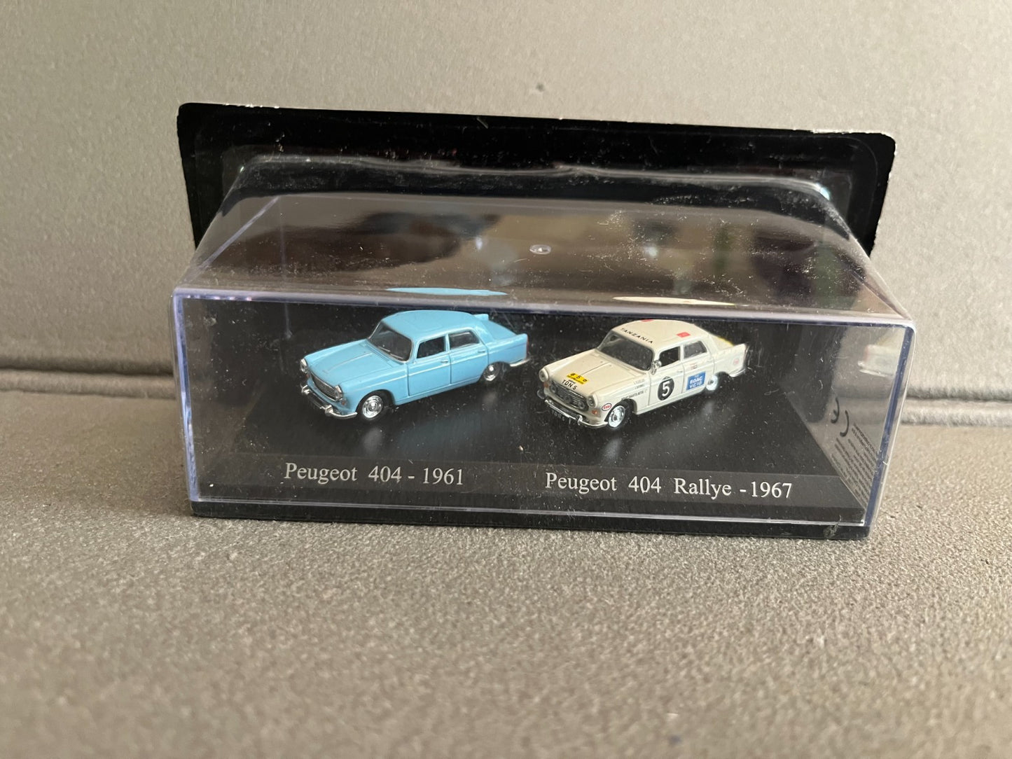 Voiture Miniature Duo Peugeot 404 1961 Rallye 1967 Universal Hobbies au 1/87 HO