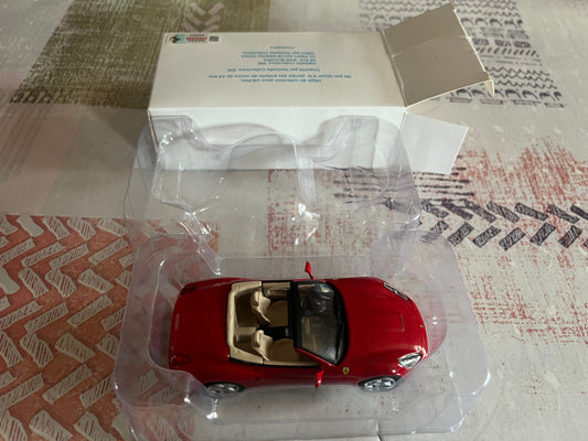 Voiture miniature Collection Ferrari California Hachette au 1/43