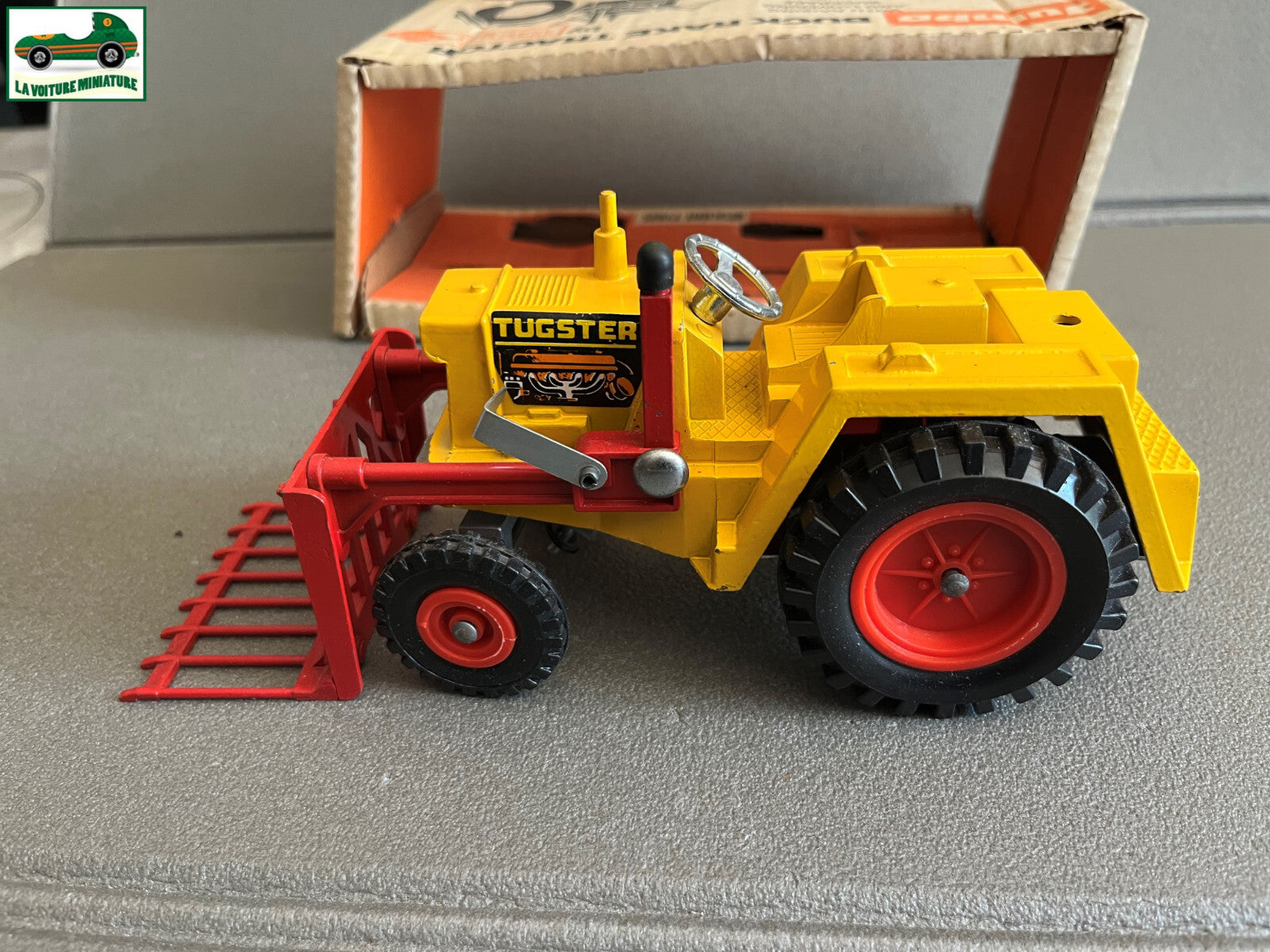 Ancienne Miniature Tracteur Tugster Jumbo Buck Rake Tractor Tri-Ang Toys England