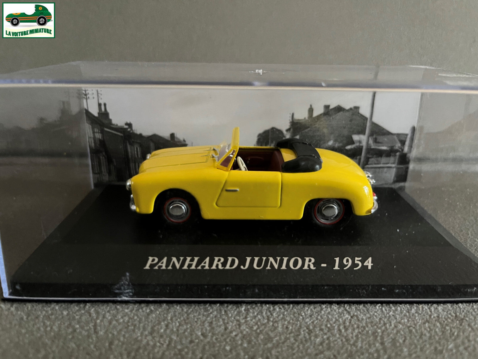 Voiture Miniature Panhard Junior 1954 au 1/43 Ixo Altaya