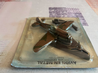 Avion miniature Militaire P-40B Tigres Volants au 1/100