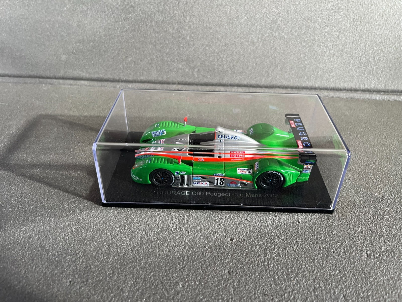 Voiture Miniature Courage C60 Peugeot Le Mans 2002 Spark Hachette 1/43