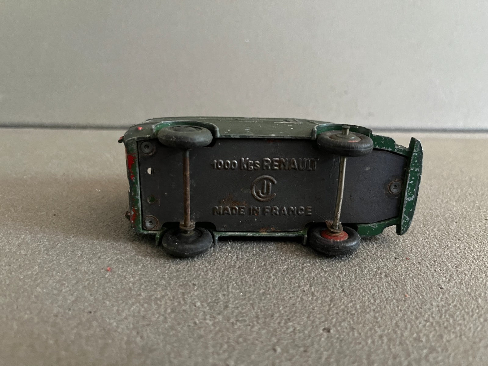 Ancienne Miniature Camion Renault 1000 Kgs CIJ France Epave