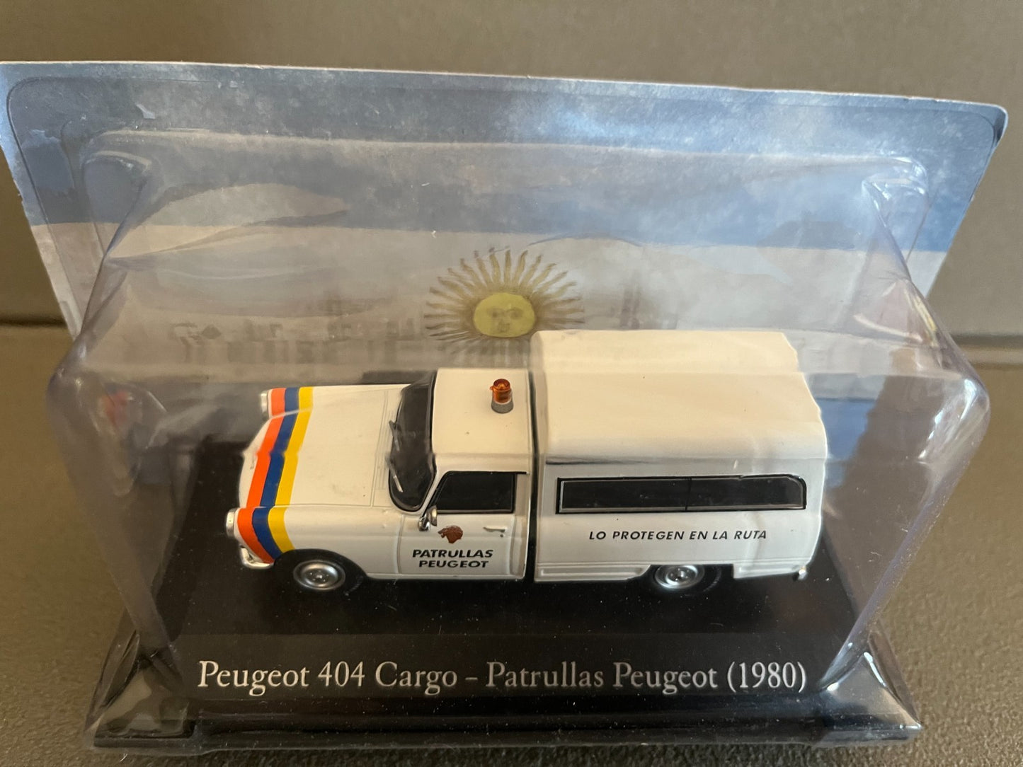 Voiture Miniature Peugeot 404 Cargo Patrullas 1980 Ixo Argentine au 1/43