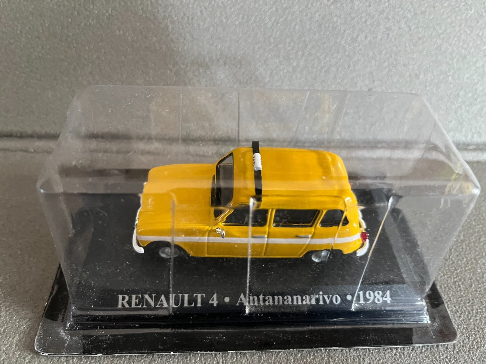 Voiture Miniature Renault 4 4L R4 Antananarivo 1984 Taxi Du Monde au 1/43 Altaya