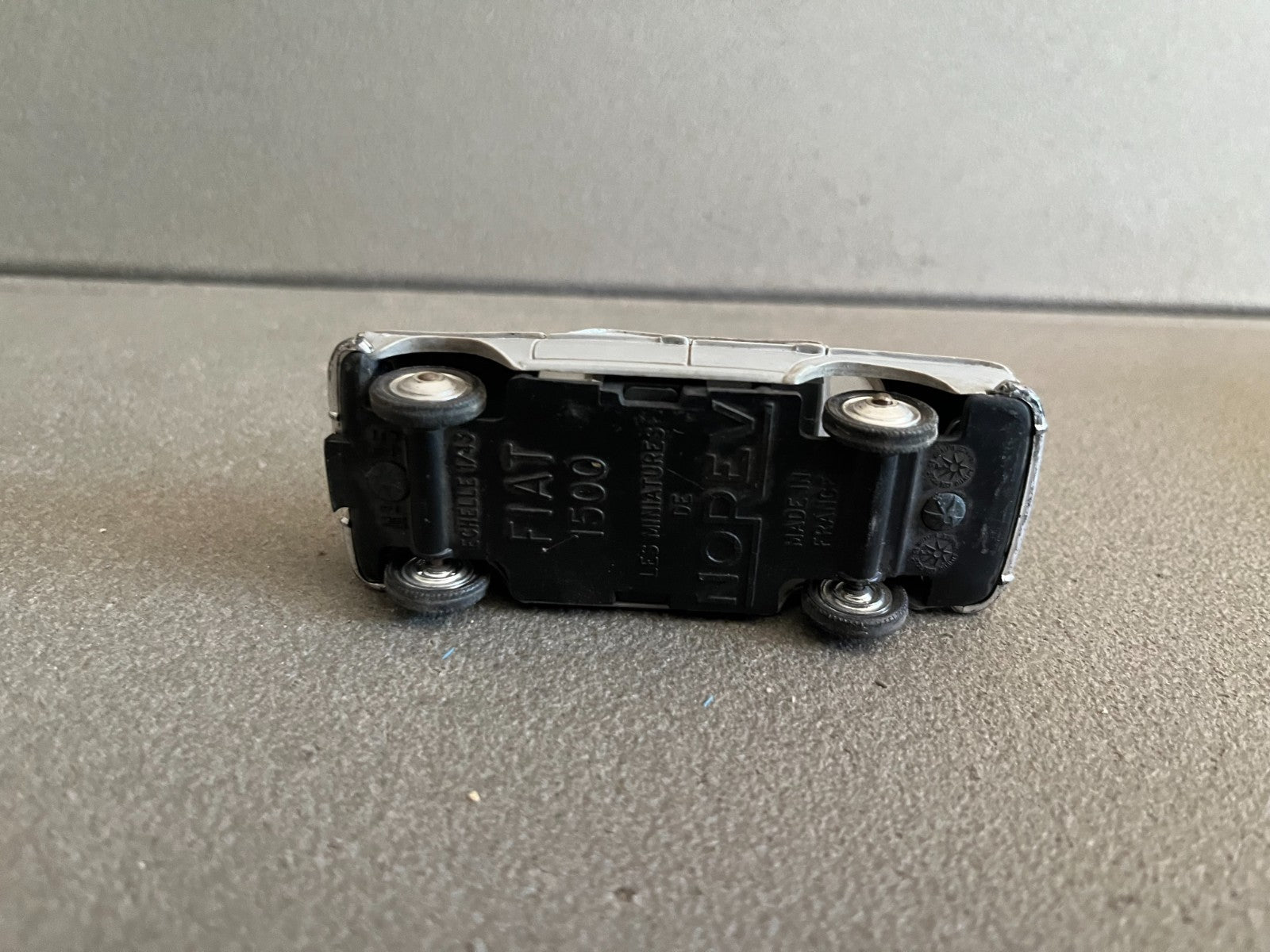 Ancienne Voiture Miniature Fiat 1500 Norev Plastique France Epave