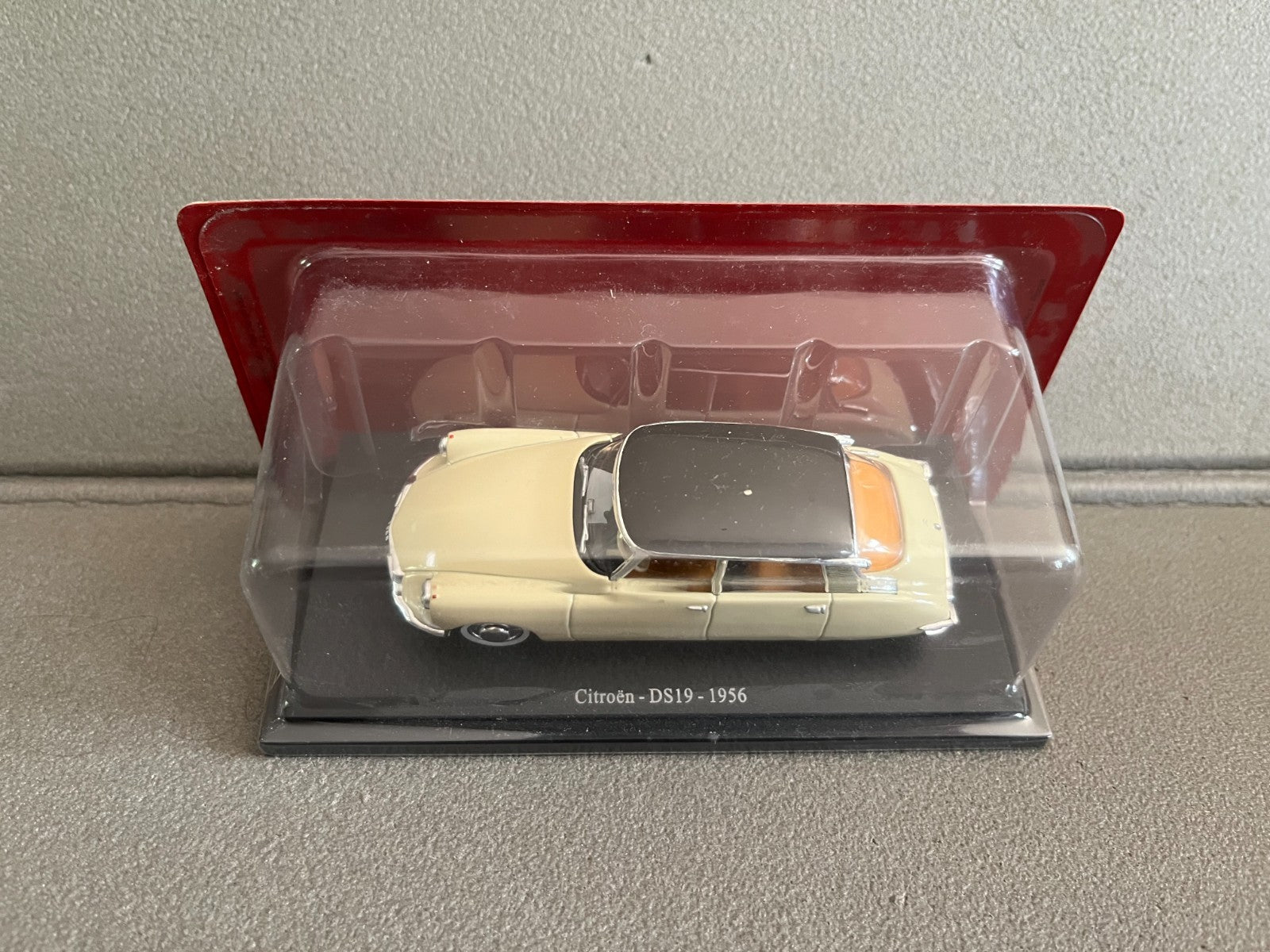 Voiture Miniature Citroen DS 19 1956 au 1/43