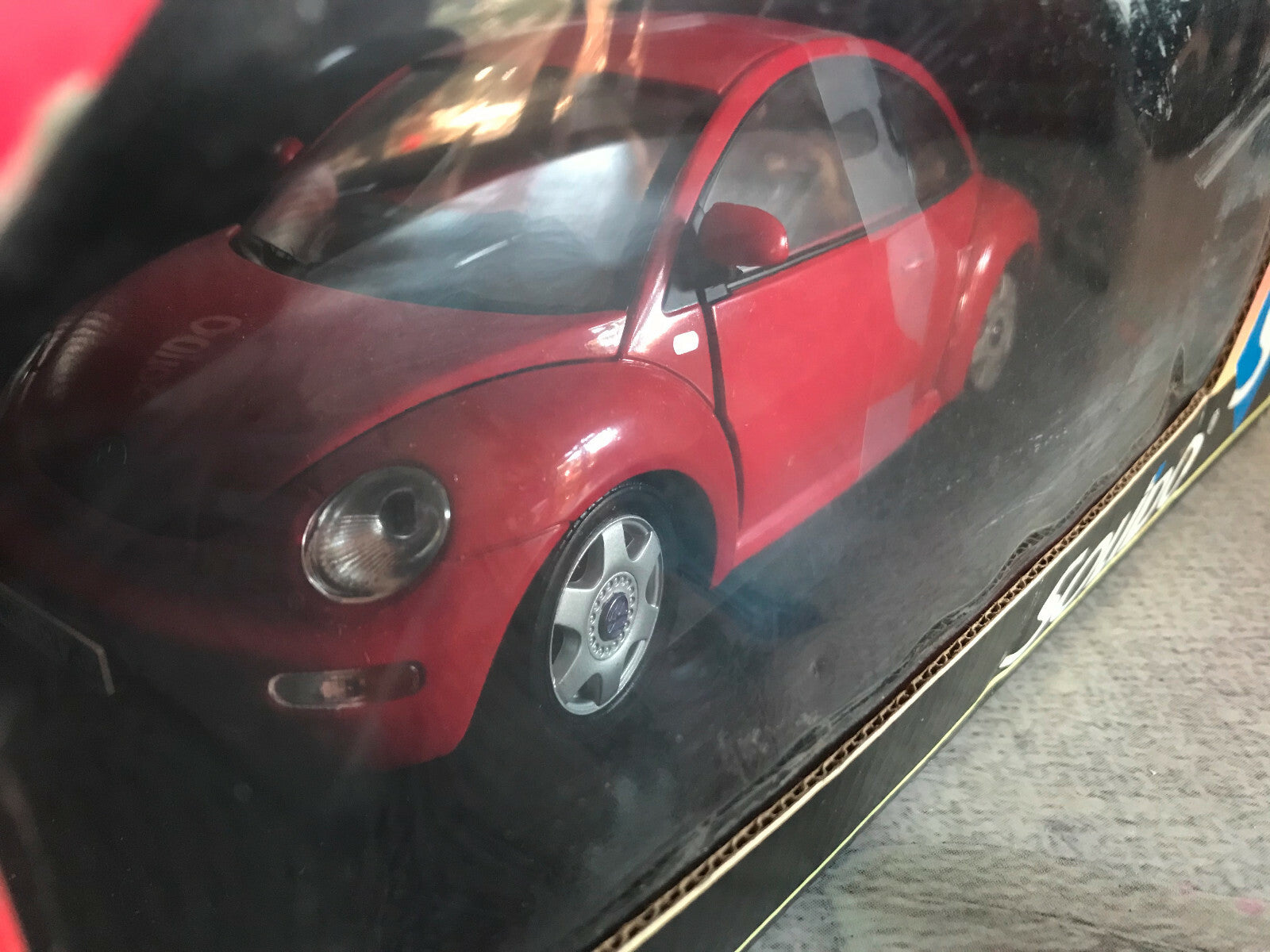 Voiture miniature Volkswagen VW New Beetle 1999 Solido Ref 9017 au 1/18