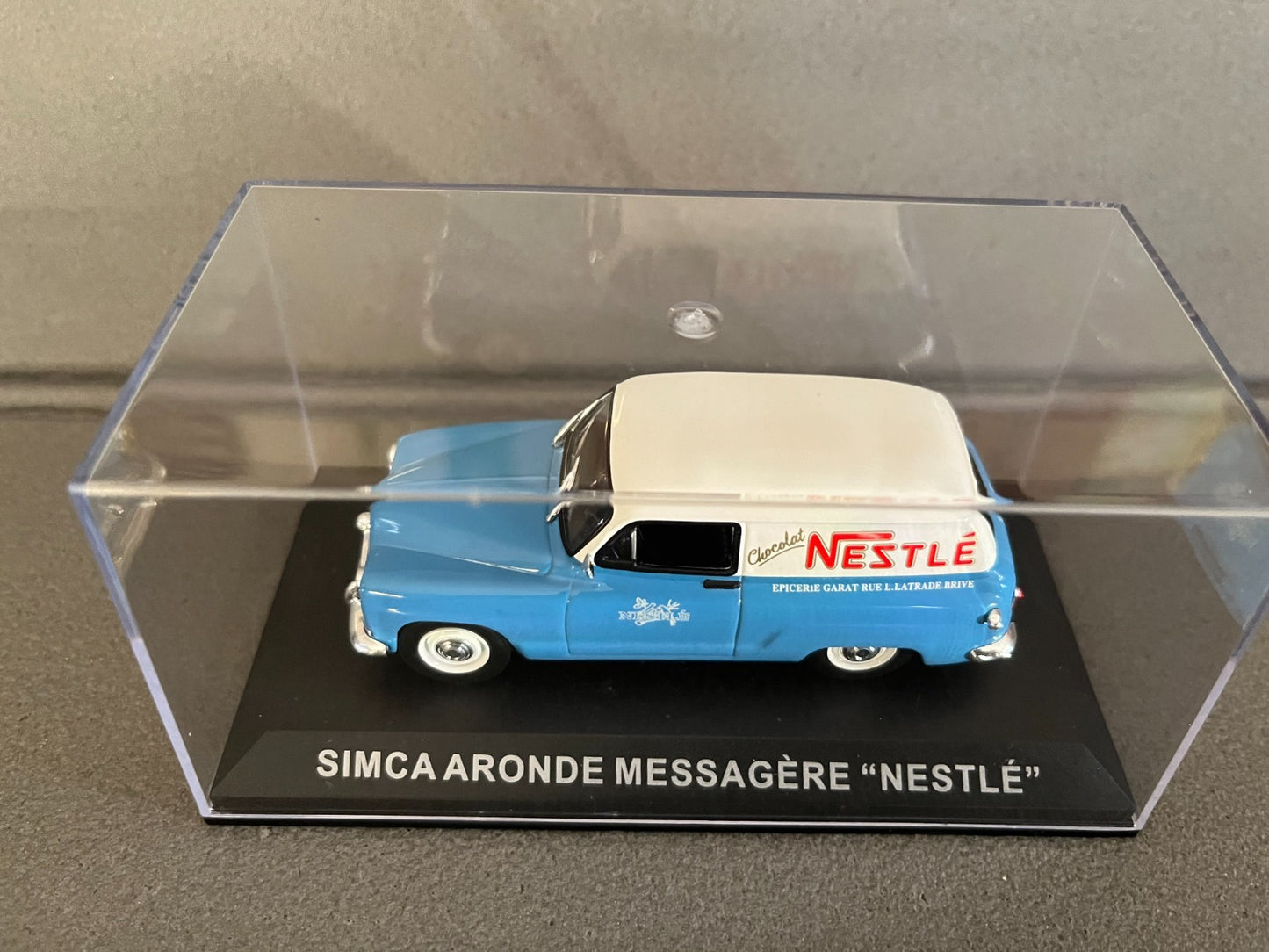 Voiture Miniature Simca Aronde Messagère Nestlé Altaya au 1/43