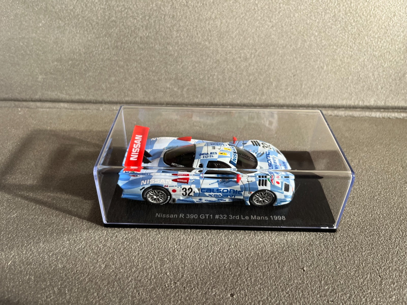 Voiture Miniature Nissans R 390 GT1 Le Mans 1998 Spark Hachette 1/43