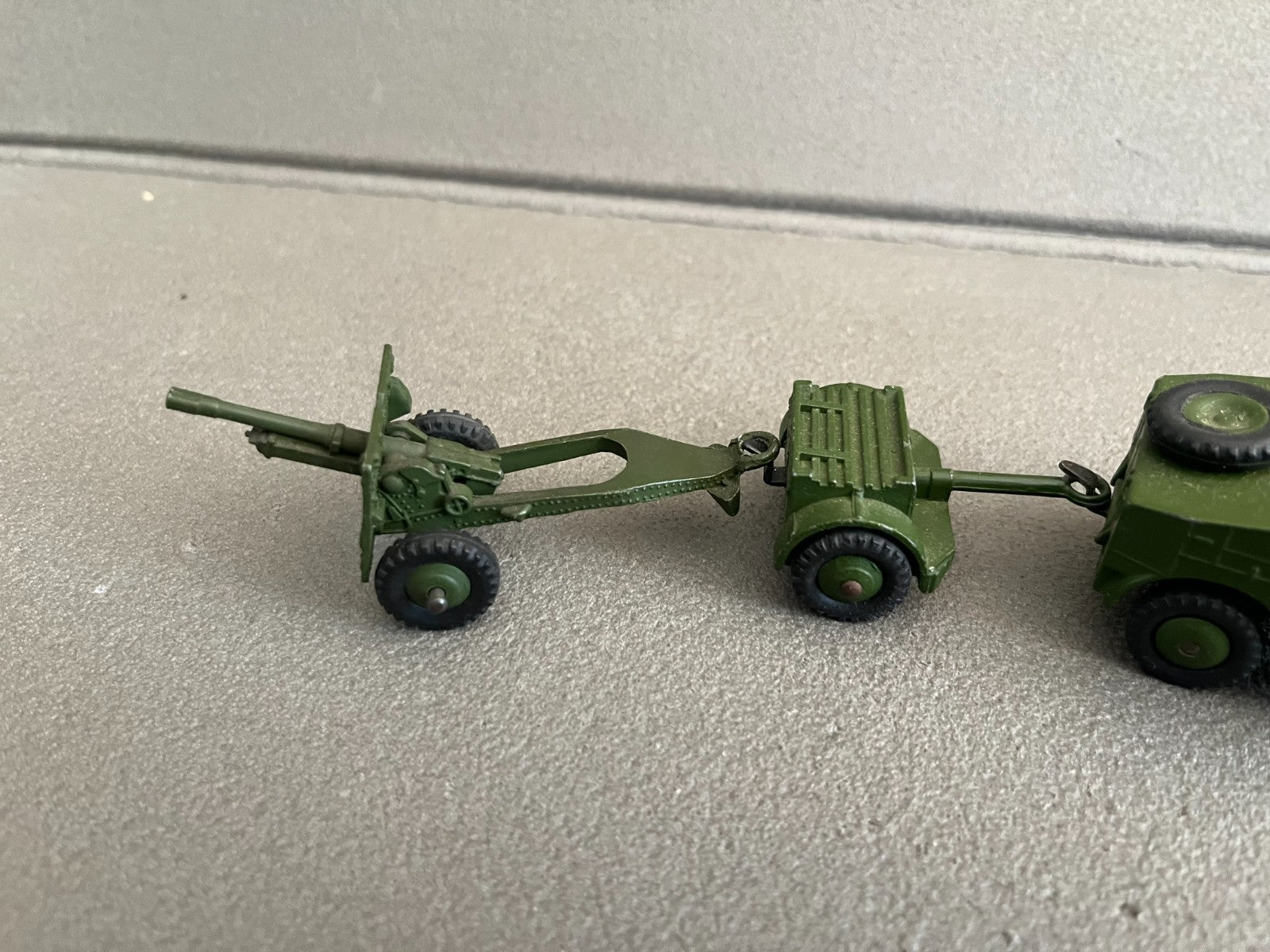 Ancienne Voiture miniature Militaire Field Artillery Tractor Dinky Toys 688 UK