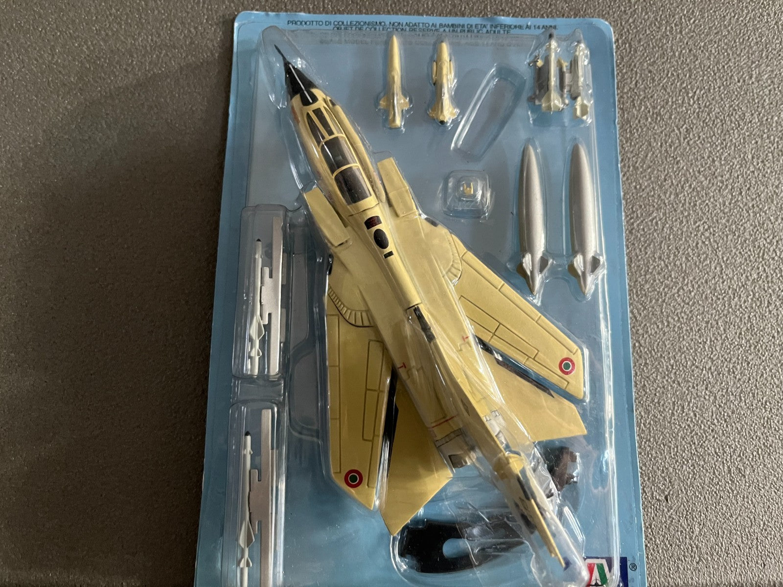 Avion miniature Militaire Tornado Fabbri Italeri 1/100