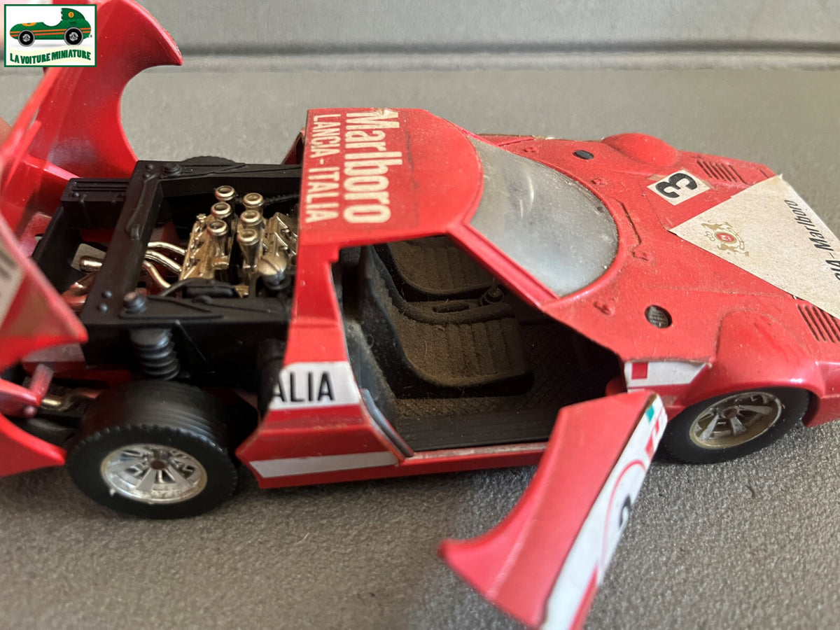 Ancienne Voiture Miniature Lancia Stratos Martoys au 1/24 Epave
