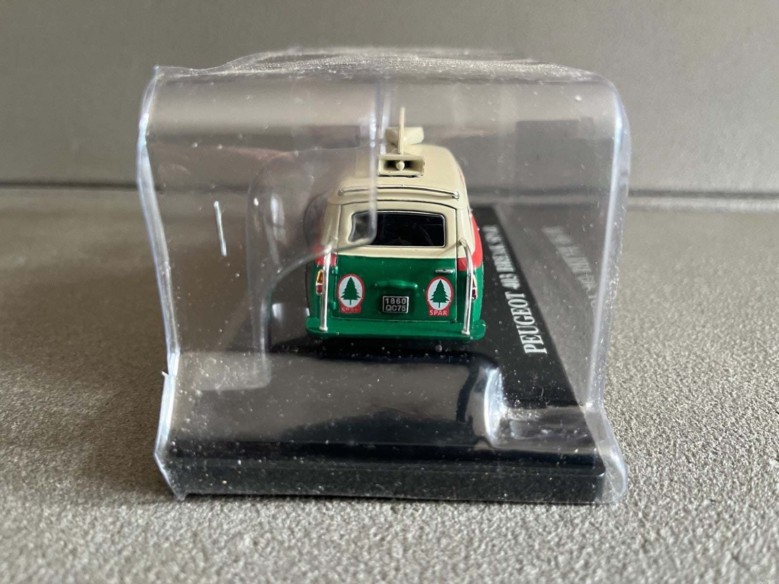 Voiture miniature Peugeot 403 Break Spar Auto Plus Hachette 1/43