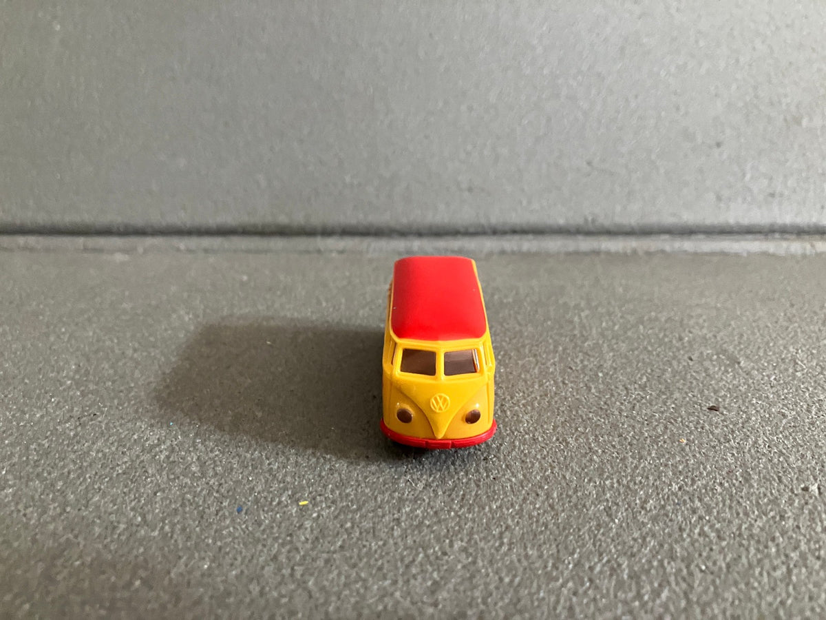 Voiture Miniature Volkswagen Combi T1 Bulli VW Cirque Pinder  Brekina 1/87 HO