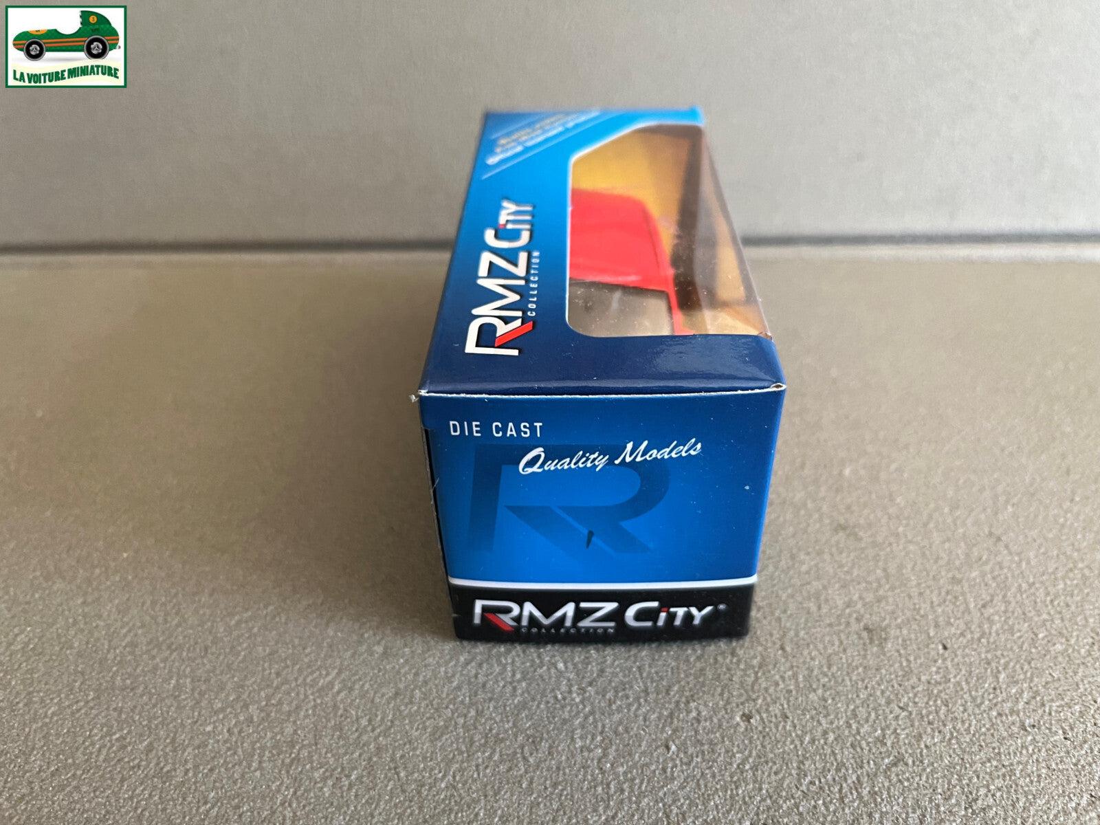 Voiture miniature Porsche Cayenne Turbo RMZ City 1/43