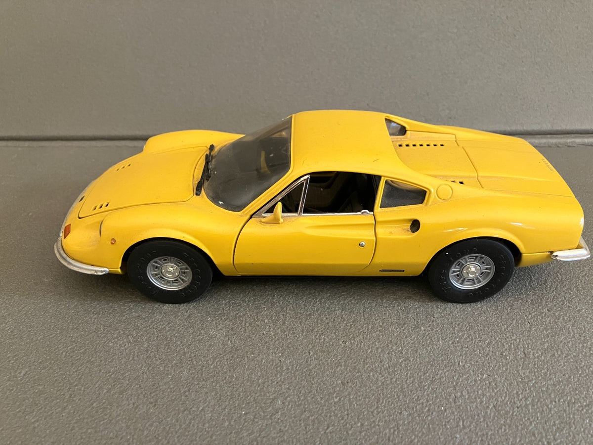 Ancienne Voiture miniature Ferrari Dino 246 GT Anson au 1/18