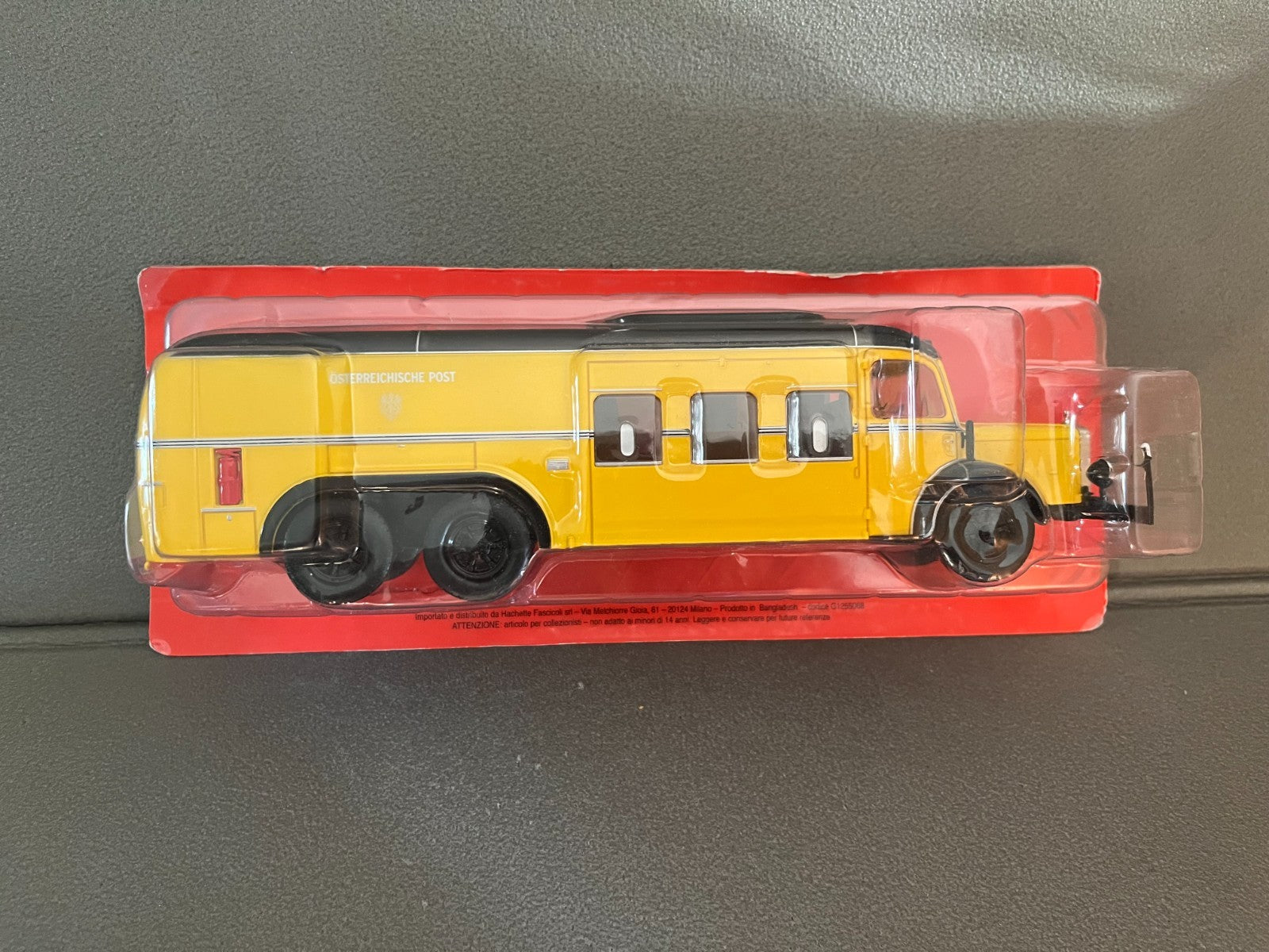 Voiture miniature Mercedes O10000 Postal Autocar Autobus Bus Hachette 1/43