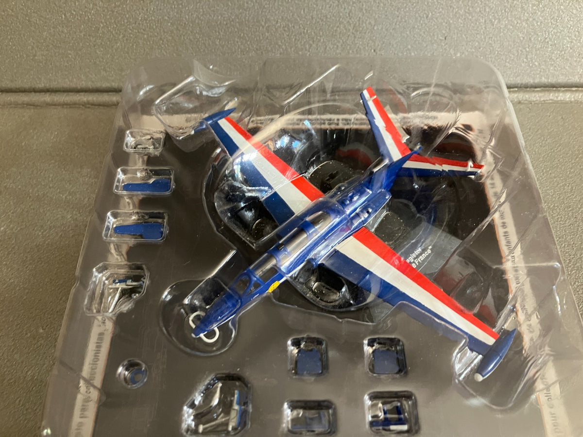 Avion miniature Militaire Combat Fouga Magister Patrouille  France Altaya  1/72