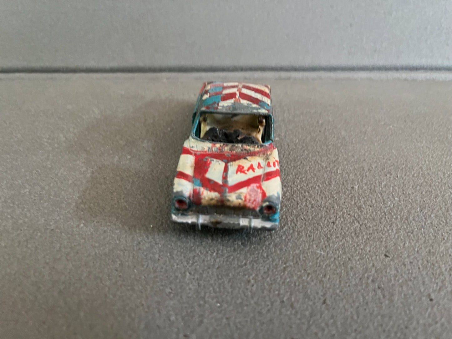 Ancienne Miniature Voiture Ford Taunus 12M Dinky Toys Meccano France Epave