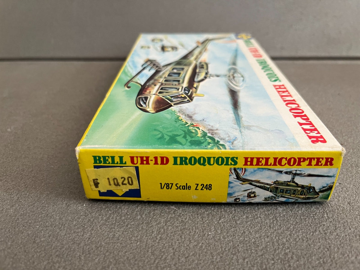Maquette Militaire Bell UH-1D Iroquois Hélicoptère Roco 1/87